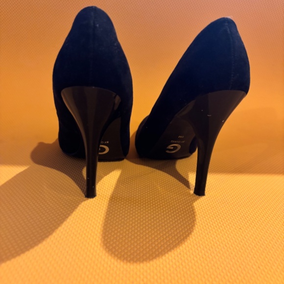 Guess heels- suede size 9 - Picture 3 of 5